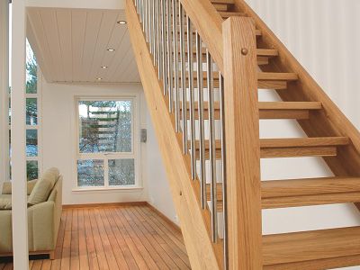 gerade Holztreppe
